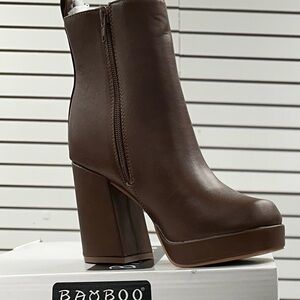 Brown faux Leather Boot w/ Heel - Stylish - Leather - Zip-Up